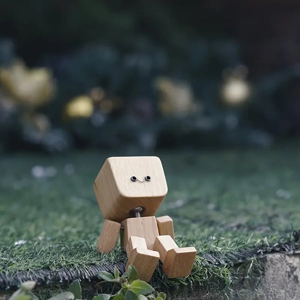 HappyTimber™ – Wooden Sway Figure with 12 Magnetic Emotions (50% Off)