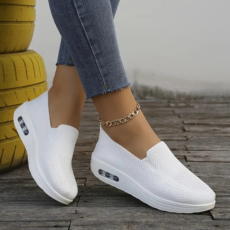 Velmira™ – Slip-On Sneakers with Arch Support (60% Off)