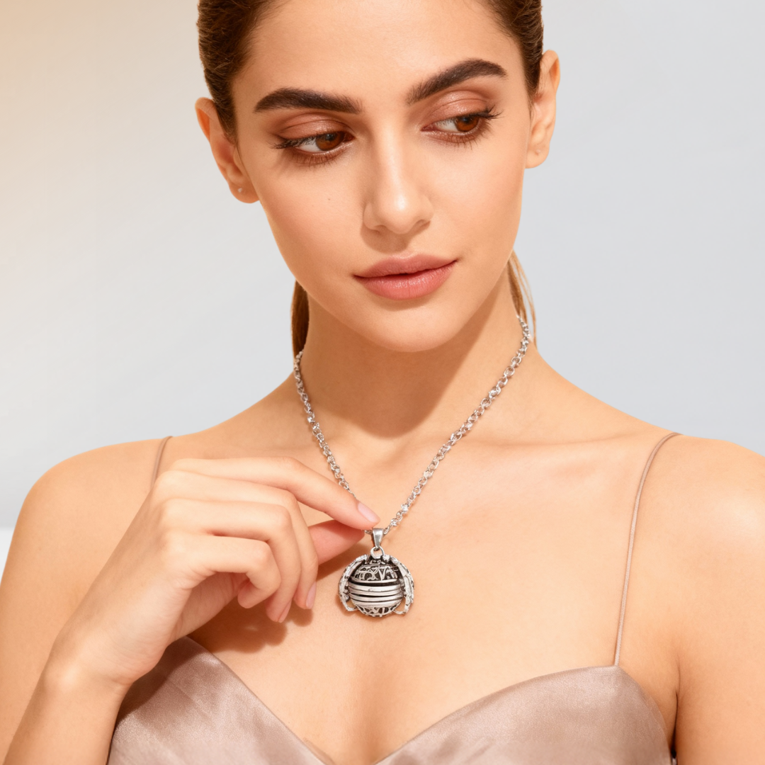 Lunelle™ – Foldable Photo Pendant Necklace (50% Off)