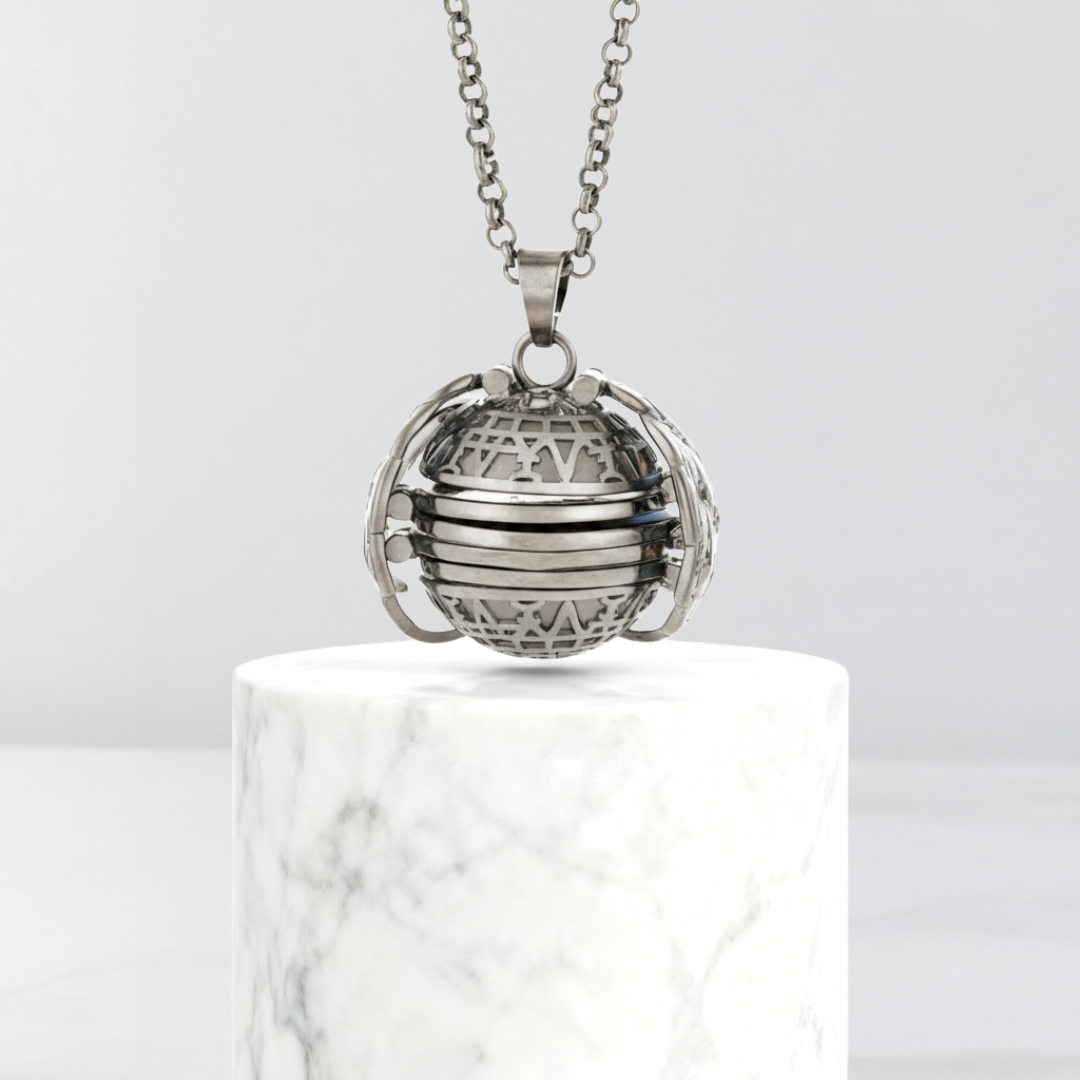 Lunelle™ – Foldable Photo Pendant Necklace (50% Off)